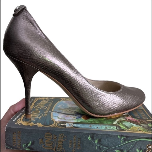 Michael Kors Rose Gold Embossed Heels Size 6M - Picture 1 of 9
